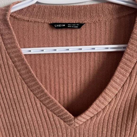 SHEIN Ribbed V-Neck Top - Picture 2 of 3